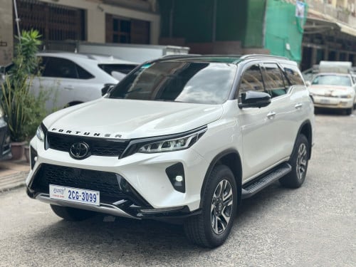 Toyota Fortune Legender  2025