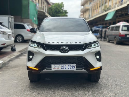 Toyota Fortune Legender  2025