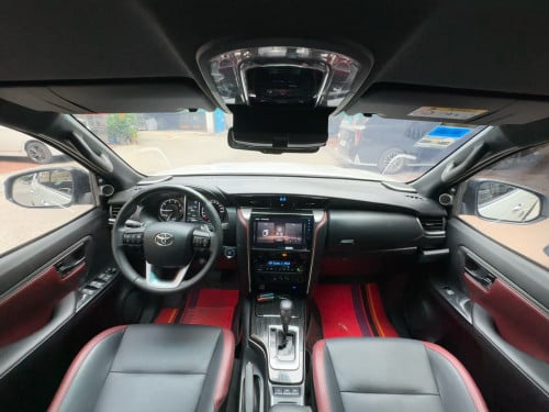Toyota Fortune Legender  2025
