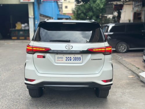 Toyota Fortune Legender  2025