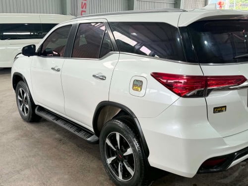 Toyota Fortuner 2020 TRD Full option ឆ្វេងសុីនចូលតាមករុមហ៊ុន Toyota ថ្នាំសុីន100%