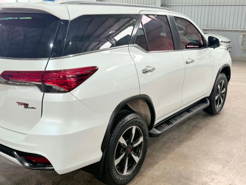 Toyota Fortuner 2020 TRD Full option ឆ្វេងសុីនចូលតាមករុមហ៊ុន Toyota ថ្នាំសុីន100%
