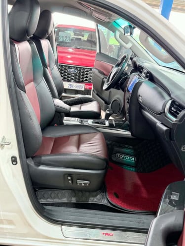Toyota Fortuner 2020 TRD Full option ឆ្វេងសុីនចូលតាមករុមហ៊ុន Toyota ថ្នាំសុីន100%