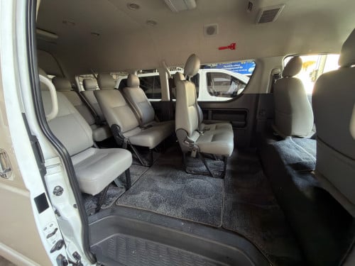 Toyota Hiace 2011