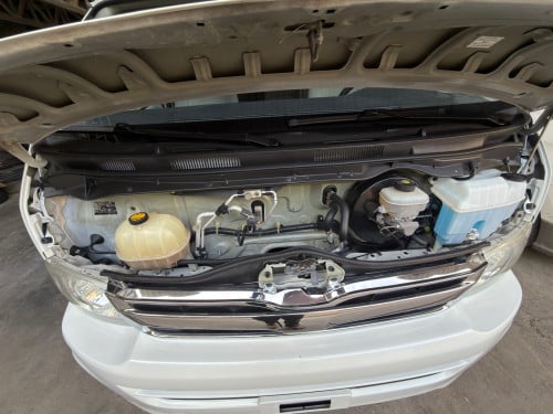 Toyota Hiace 2011