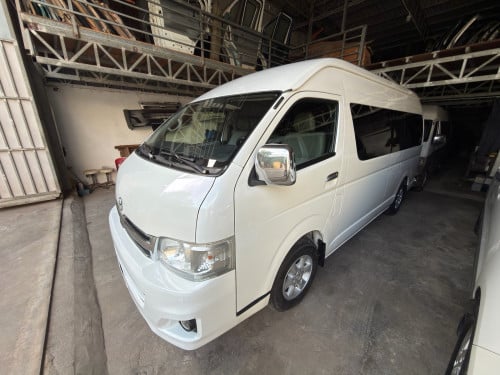 Toyota Hiace 2011