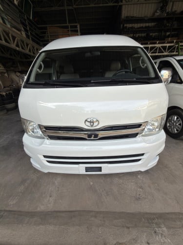 Toyota Hiace 2011