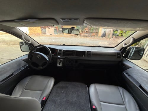 Toyota Hiace 2011