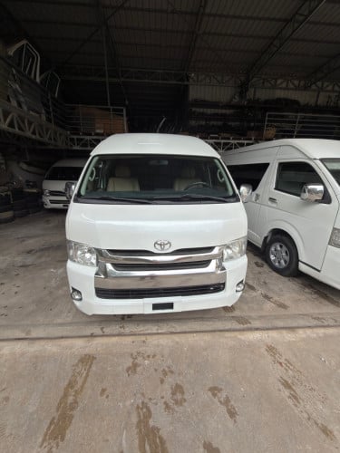 Toyota Hiace 2013
