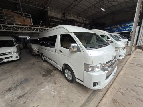 Toyota Hiace 2013