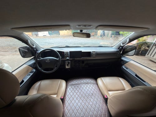 Toyota Hiace 2013