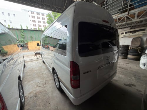Toyota Hiace 2013