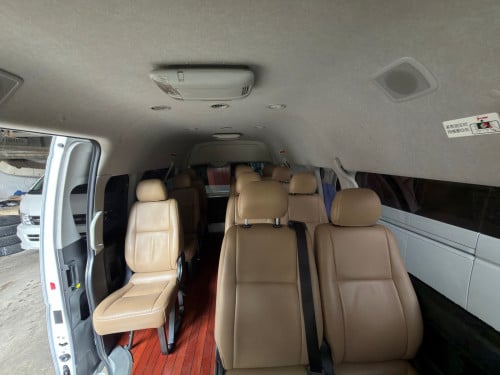 Toyota Hiace 2013