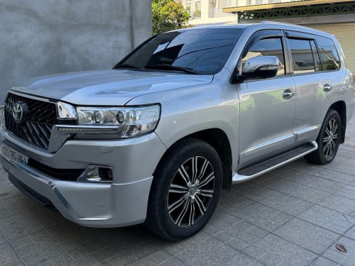 Toyota LandCruiser 2012 ឡានលក់ប្រញ៉ាប់​ ម្ចាស់ផ្ទាល់​ ឡានស្អាត​ ទឹកថ្នាំហ្សុីន​