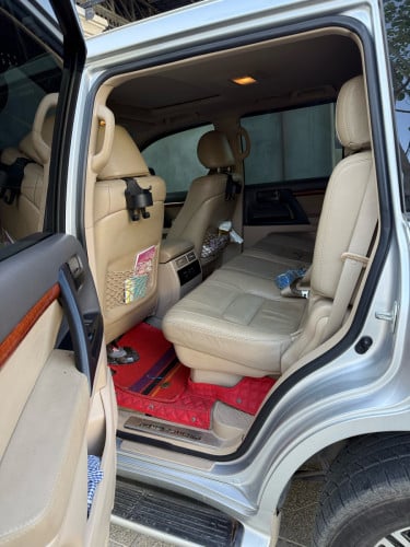 Toyota LandCruiser 2012 ឡានលក់ប្រញ៉ាប់​ ម្ចាស់ផ្ទាល់​ ឡានស្អាត​ ទឹកថ្នាំហ្សុីន​