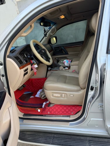 Toyota LandCruiser 2012 ឡានលក់ប្រញ៉ាប់​ ម្ចាស់ផ្ទាល់​ ឡានស្អាត​ ទឹកថ្នាំហ្សុីន​