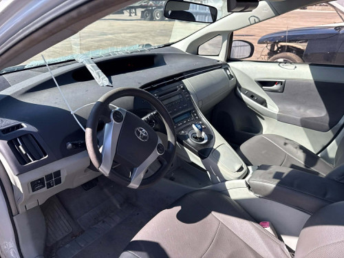 Toyota prius 2010 option 2 ឡានមូល