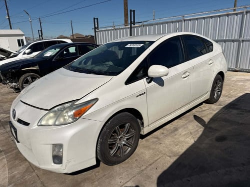 Toyota prius 2010 option 2 ឡានមូល