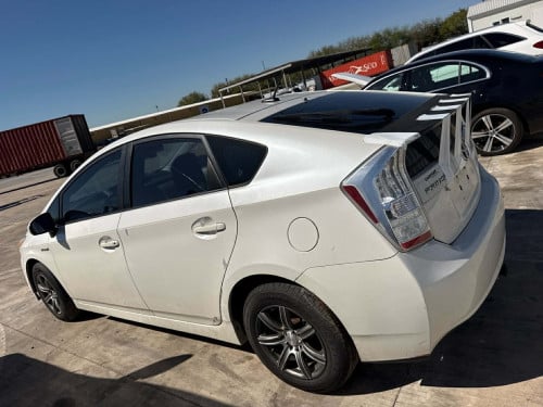 Toyota prius 2010 option 2 ឡានមូល