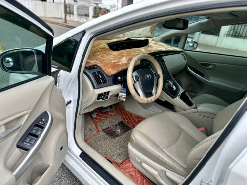 Toyota Prius 2010 option 5 ខាងក្នុងលឿង ម្ចាស់ដើម