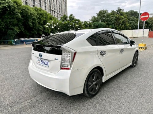 Toyota Prius 2010 option 5 ខាងក្នុងលឿង ម្ចាស់ដើម