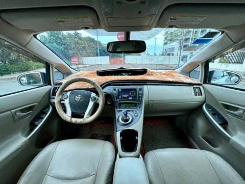 Toyota Prius 2010 option 5 ខាងក្នុងលឿង ម្ចាស់ដើម