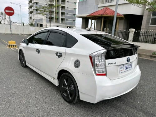 Toyota Prius 2010 option 5 ខាងក្នុងលឿង ម្ចាស់ដើម