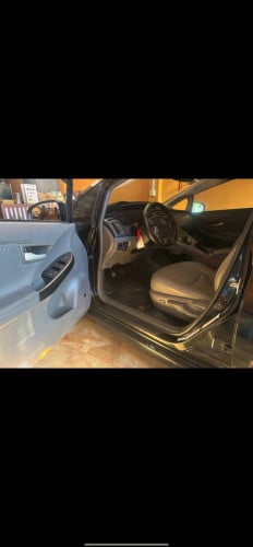 Toyota Prius 2010  សូលា តំបូកបើក options 4 pasona ថ្មីហែកមេឃ