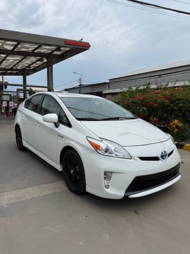 TOYOTA PRIUS 2012 Option 3 ក្រដាស់ពន្ធឡានកាលី Auto check កប់