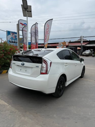 TOYOTA PRIUS 2012 Option 3 ក្រដាស់ពន្ធឡានកាលី Auto check កប់