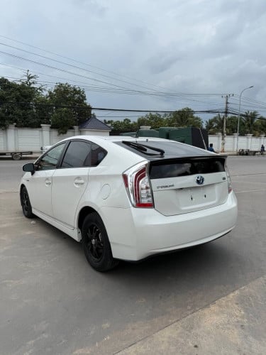 TOYOTA PRIUS 2012 Option 3 ក្រដាស់ពន្ធឡានកាលី Auto check កប់