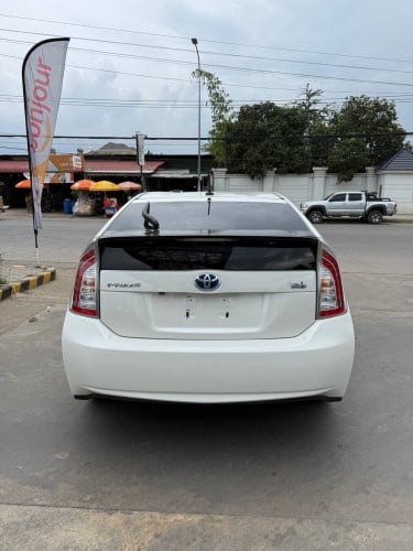 TOYOTA PRIUS 2012 Option 3 ក្រដាស់ពន្ធឡានកាលី Auto check កប់