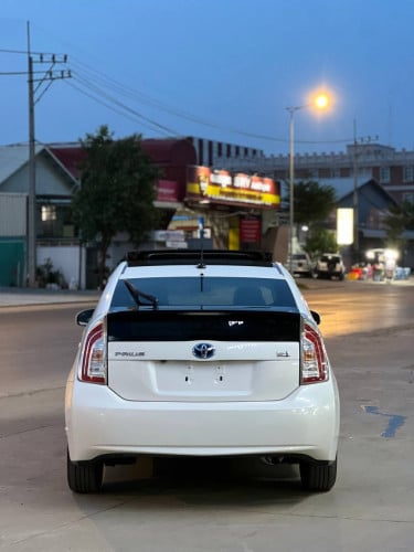 Toyota Prius 2012 Option 3 Solar ពណ៌​ស​ សន្លឹក​ពន្ធ​ 🔵តម្លៃពិសេស 20,300$ ចរចារ​