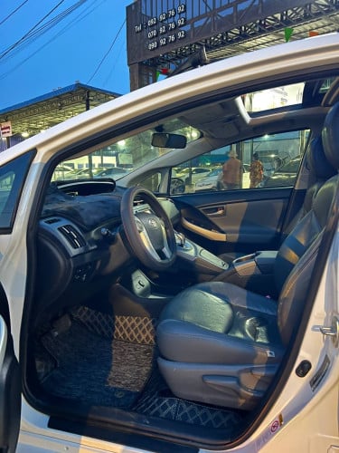 Toyota Prius 2012 Option 3 Solar ពណ៌​ស​ សន្លឹក​ពន្ធ​ 🔵តម្លៃពិសេស 20,300$ ចរចារ​