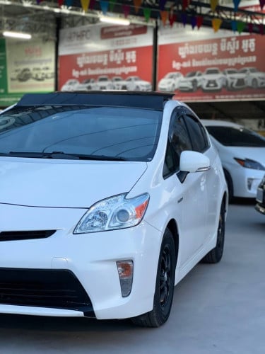 Toyota Prius 2012 Option 3 Solar ពណ៌​ស​ សន្លឹក​ពន្ធ​ 🔵តម្លៃពិសេស 20,300$ ចរចារ​