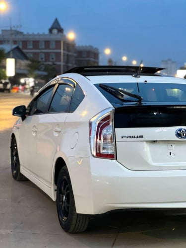 Toyota Prius 2012 Option 3 Solar ពណ៌​ស​ សន្លឹក​ពន្ធ​ 🔵តម្លៃពិសេស 20,300$ ចរចារ​