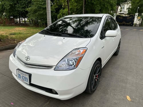 Toyota Prius full option សេរីឆ្នាំ2006 ឡានអត់បុកអត់ច្រេះធានាឡានស្អាតម្ចាស់ដេីមផ្ទាល់ ថ្មី ម៉ាញ៉ែMc