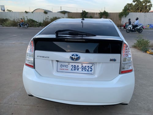 Toyota Prius option 3 ពណ៍សឡានស្អាតអត់បុកអត់ច្រេះឡានថ្មី