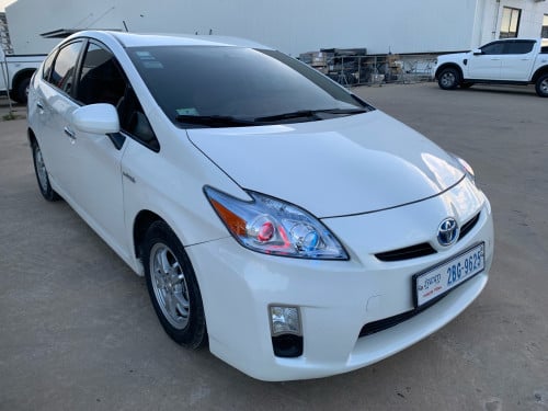 Toyota Prius option 3 ពណ៍សឡានស្អាតអត់បុកអត់ច្រេះឡានថ្មី