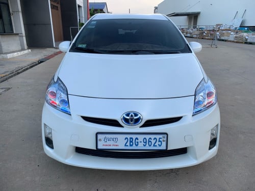 Toyota Prius option 3 ពណ៍សឡានស្អាតអត់បុកអត់ច្រេះឡានថ្មី