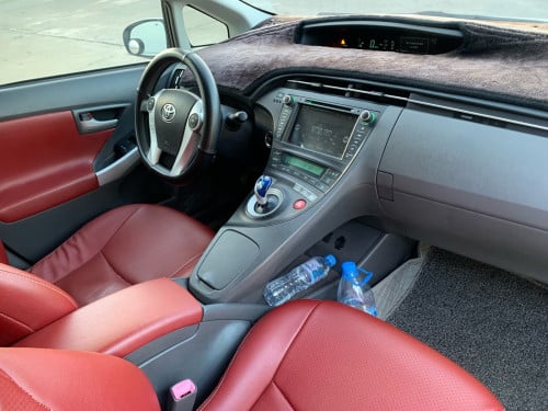 Toyota Prius option 3 ពណ៍សឡានស្អាតអត់បុកអត់ច្រេះឡានថ្មី