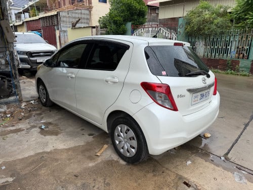 Toyota Vitz 2012 smart key ស្អាត