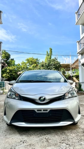 Toyota vitz ឆ្នាំ2015 ក្រដាសពន្ធលក់ក្រោមទីផ្សារ