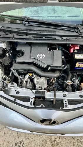 Toyota vitz ឆ្នាំ2015 ក្រដាសពន្ធលក់ក្រោមទីផ្សារ