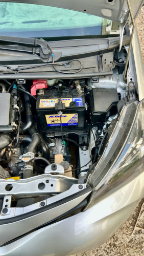 Toyota vitz ឆ្នាំ2015 ក្រដាសពន្ធលក់ក្រោមទីផ្សារ