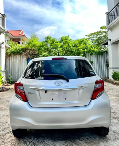 Toyota vitz ឆ្នាំ2015 ក្រដាសពន្ធលក់ក្រោមទីផ្សារ