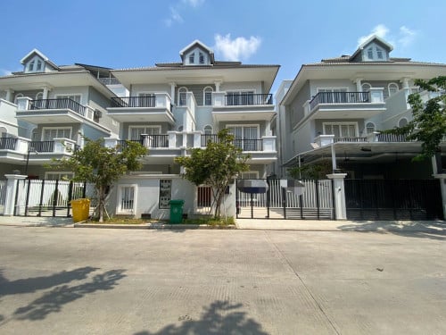 Twin Villa for rent in Borey New Elite park 2 price 1300$ negotiable full furnish