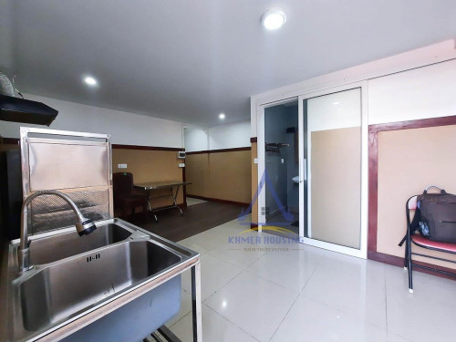 Two bedrooms apartment for rent in Boeng Tompoun