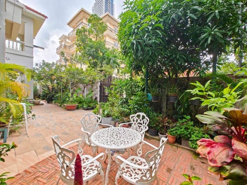 Villa 4-Bedroom  for Sale | Chroy Changvar, Phnom Penh