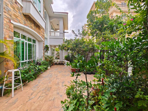 Villa 4-Bedroom  for Sale | Chroy Changvar, Phnom Penh